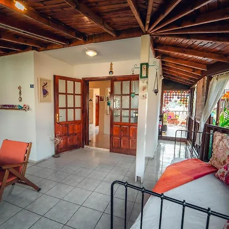 Appartement Charming Duplex With Pool And Spacious Balcony In